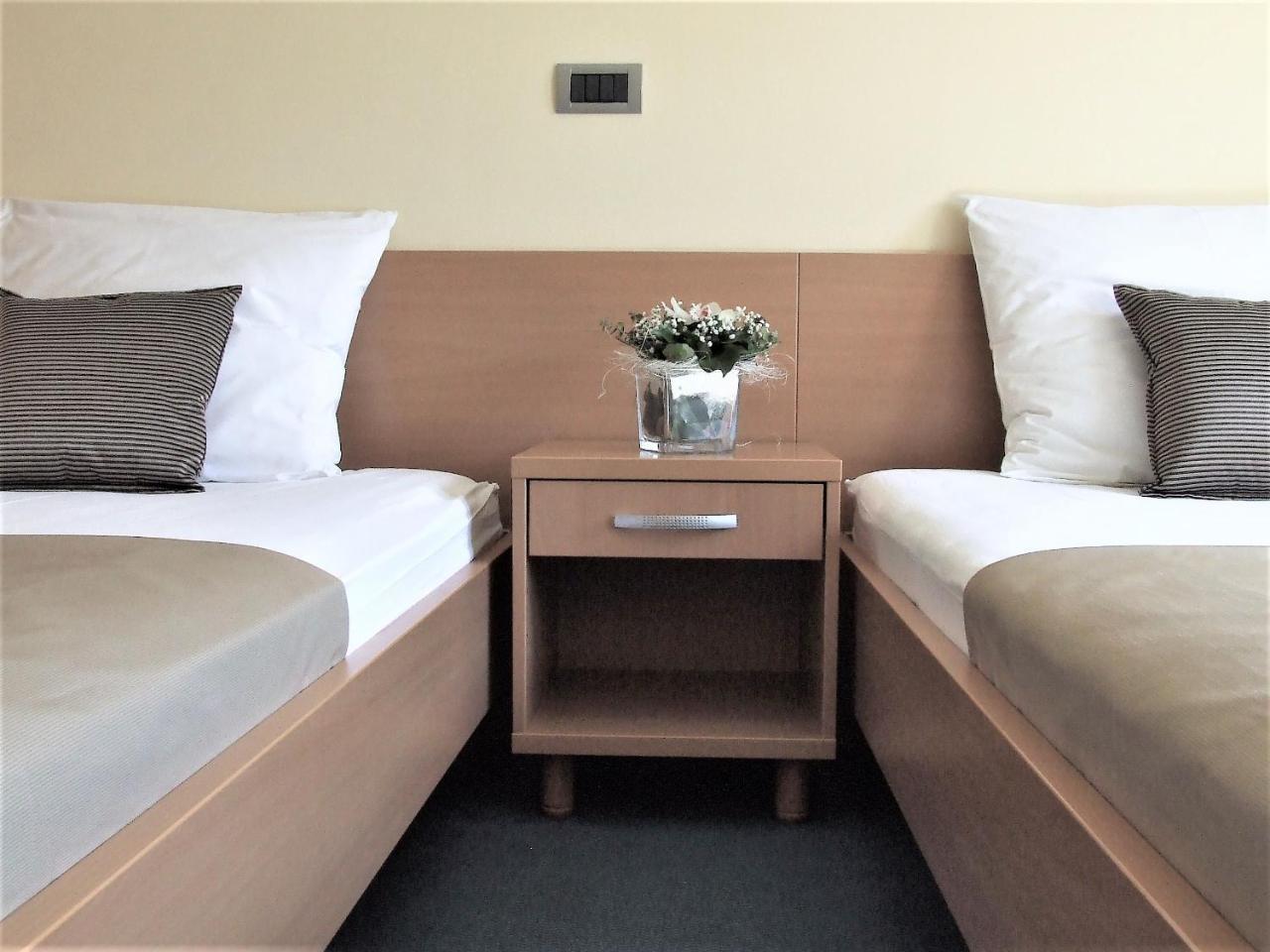Hotel Central Slavonski Brod Ngoại thất bức ảnh
