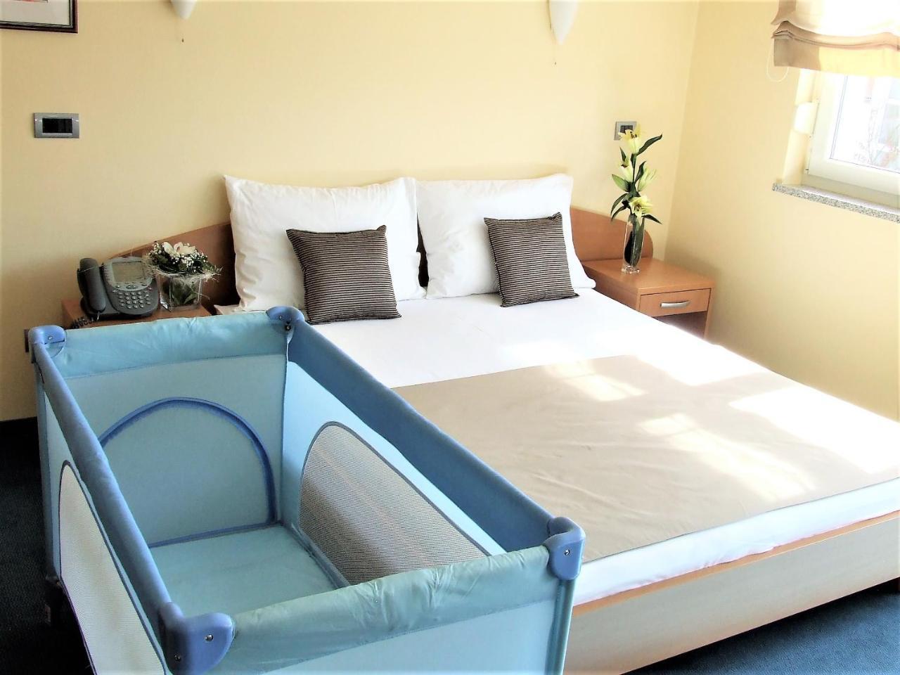 Hotel Central Slavonski Brod Ngoại thất bức ảnh